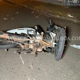 Câmera registrou acidente com morte em Maringá - o motociclista estava em fuga da policia Foto 2 Fotos de Câmera registrou acidente com morte em Maringá - o motociclista estava em fuga da policia