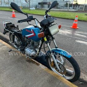 Jovem morre após bater moto na lateral de caminhão em Maringá Foto 10 Fotos de Jovem morre após bater moto na lateral de caminhão em Maringá