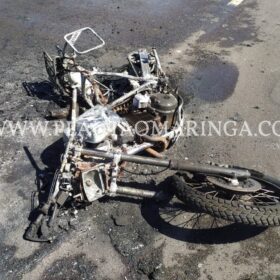Moto explode após bater em carro em Sarandi Foto 4 Fotos de Moto explode após bater em carro em Sarandi