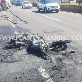 Moto explode após bater em carro em Sarandi Foto 6 Fotos de Moto explode após bater em carro em Sarandi