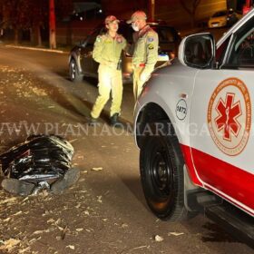 Motociclista morre após perder controle e bater meio fio em Maringá Foto 11 Fotos de Motociclista morre após perder controle e bater meio fio em Maringá