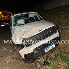 Motorista bate em barranco capota carro em Maringá e foge do local Foto 3 Fotos de Motorista bate em barranco capota carro em Maringá e foge do local
