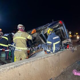 Motorista dirige pela contramão e provoca acidente em Maringá Foto 6 Fotos de Motorista dirige pela contramão e provoca acidente em Maringá