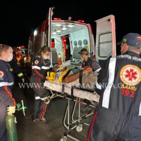 Motorista dirige pela contramão e provoca acidente em Maringá Foto 9 Fotos de Motorista dirige pela contramão e provoca acidente em Maringá