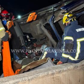 Motorista dirige pela contramão e provoca acidente em Maringá Foto 10 Fotos de Motorista dirige pela contramão e provoca acidente em Maringá