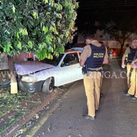 Perseguição policial termina em acidente e homem com mandado de prisão em aberto preso em Maringá Foto 2 Fotos de Perseguição policial termina em acidente e homem com mandado de prisão em aberto preso em Maringá