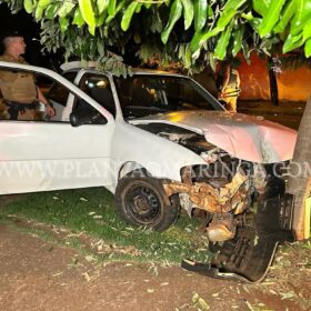 Perseguição policial termina em acidente e homem com mandado de prisão em aberto preso em Maringá Foto 4 Fotos de Perseguição policial termina em acidente e homem com mandado de prisão em aberto preso em Maringá