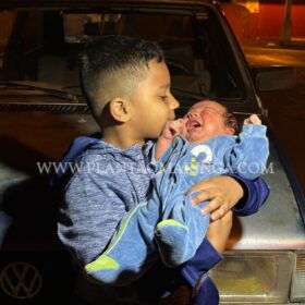 Recém-nascido engasga com leite materno e é salvo por Policial Militar em Sarandi Foto 7 Fotos de Recém-nascido engasga com leite materno e é salvo por Policial Militar em Sarandi