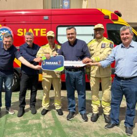 Apucarana: Delegado Jacovós participa da entrega de ambulância para o Corpo de Bombeiros Foto 3 Fotos de Apucarana: Delegado Jacovós participa da entrega de ambulância para o Corpo de Bombeiros