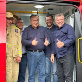 Apucarana: Delegado Jacovós participa da entrega de ambulância para o Corpo de Bombeiros Foto 6 Fotos de Apucarana: Delegado Jacovós participa da entrega de ambulância para o Corpo de Bombeiros