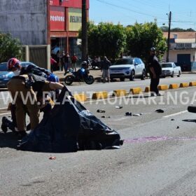 Câmera registra momento de acidente que matou motoqueiro na manhã desta sexta-feira Foto 2 Fotos de Câmera registra momento de acidente que matou motoqueiro na manhã desta sexta-feira