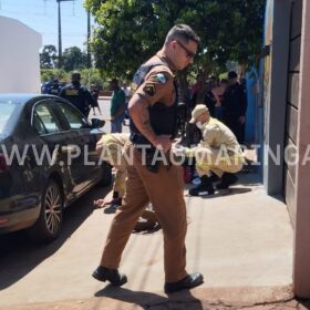 Homem é socorrido em estado grave após ser atingido por vários tiros em Sarandi Foto 5 Fotos de Homem é socorrido em estado grave após ser atingido por vários tiros em Sarandi