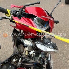 Carro avança preferencial causando acidente que deixou pai e filho feridos em Maringá Foto 4 Fotos de Carro avança preferencial causando acidente que deixou pai e filho feridos em Maringá
