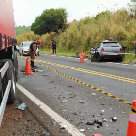 Acidente entre carro e carreta deixa uma pessoa morta na PR-317 Foto 8 Fotos de Acidente entre carro e carreta deixa uma pessoa morta na PR-317