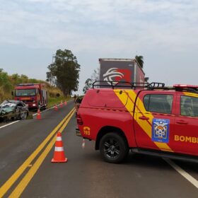 Acidente entre carro e carreta deixa uma pessoa morta na PR-317 Foto 4 Fotos de Acidente entre carro e carreta deixa uma pessoa morta na PR-317