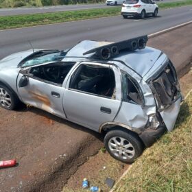 Condutor é ejetado e morre durante capotamento em Maringá Foto 3 Fotos de Condutor é ejetado e morre durante capotamento em Maringá