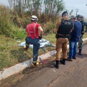 Condutor é ejetado e morre durante capotamento em Maringá Foto 6 Fotos de Condutor é ejetado e morre durante capotamento em Maringá