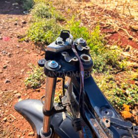 Moto furtada é encontrada depenada na Zona Rural de Maringá Foto 1 Fotos de Moto furtada é encontrada depenada na Zona Rural de Maringá