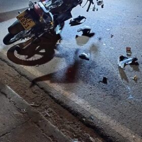 Mecânico morre após bater moto de frente com carro em Sarandi Foto 1 Fotos de Mecânico morre após bater moto de frente com carro em Sarandi
