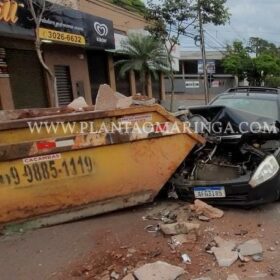 Motorista fica ferido após carro bater em contêiner de entulho em Maringá Foto 2 Fotos de Motorista fica ferido após carro bater em contêiner de entulho em Maringá