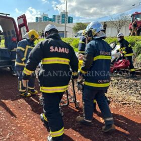 Motorista perde controle do veículo e cai em barranco da linha de trem em Maringá Foto 20 Fotos de Motorista perde controle do veículo e cai em barranco da linha de trem em Maringá
