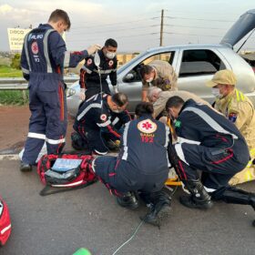 Mulher sofre parada cardíaca é intubada após grave acidente em Maringá Foto 3 Fotos de Mulher sofre parada cardíaca é intubada após grave acidente em Maringá