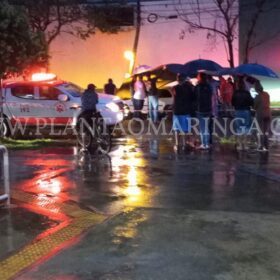 Pai e filha ficam feridos após batida entre moto e carro, em Maringá Foto 3 Fotos de Pai e filha ficam feridos após batida entre moto e carro, em Maringá