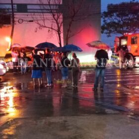 Pai e filha ficam feridos após batida entre moto e carro, em Maringá Foto 4 Fotos de Pai e filha ficam feridos após batida entre moto e carro, em Maringá