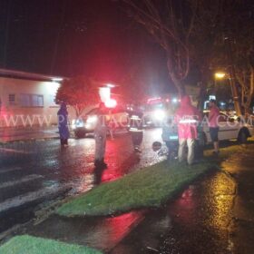 Pai e filha ficam feridos após batida entre moto e carro, em Maringá Foto 5 Fotos de Pai e filha ficam feridos após batida entre moto e carro, em Maringá