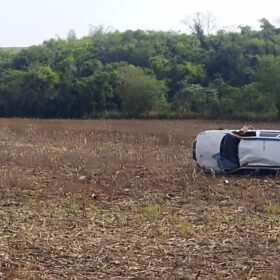 Professora que morava em Maringá morre após ser arremessada de carro que capotou Foto 5 Fotos de Professora que morava em Maringá morre após ser arremessada de carro que capotou