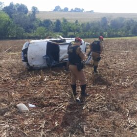 Professora que morava em Maringá morre após ser arremessada de carro que capotou Foto 6 Fotos de Professora que morava em Maringá morre após ser arremessada de carro que capotou