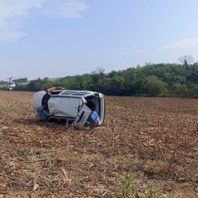 Professora que morava em Maringá morre após ser arremessada de carro que capotou Foto 7 Fotos de Professora que morava em Maringá morre após ser arremessada de carro que capotou