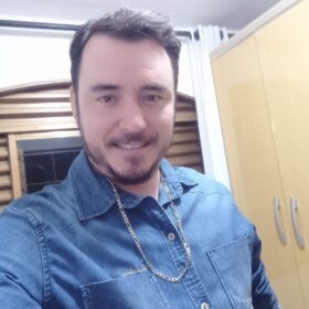 Condutor é ejetado e morre durante capotamento em Maringá Foto 12 Fotos de Condutor é ejetado e morre durante capotamento em Maringá
