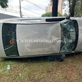 Carro capota após colisão com outro veículo em Maringá Foto 6 Fotos de Carro capota após colisão com outro veículo em Maringá
