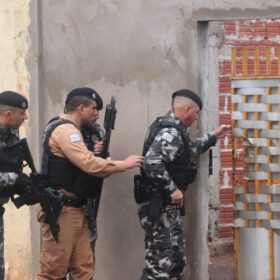 Dezessete pessoas são presas durante operação policial em Maringá e região Foto 1 Fotos de Dezessete pessoas são presas durante operação policial em Maringá e região