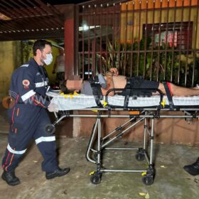 Homem é esfaqueado pelo namorado em Maringá Foto 3 Fotos de Homem é esfaqueado pelo namorado em Maringá