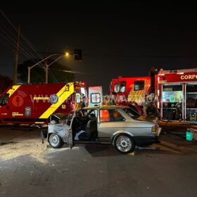 Homem fica preso nas ferragens após acidente em Maringá Foto 16 Fotos de Homem fica preso nas ferragens após acidente em Maringá