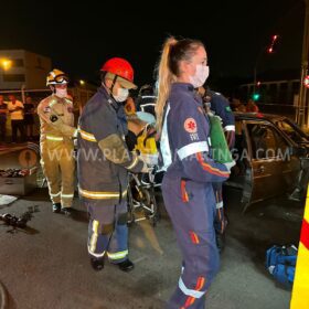 Homem fica preso nas ferragens após acidente em Maringá Foto 19 Fotos de Homem fica preso nas ferragens após acidente em Maringá