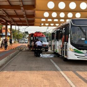 A caminho do trabalho homem morre atropelado por ônibus da TCCC em Maringá Foto 4 Fotos de A caminho do trabalho homem morre atropelado por ônibus da TCCC em Maringá