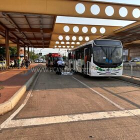 A caminho do trabalho homem morre atropelado por ônibus da TCCC em Maringá Foto 3 Fotos de A caminho do trabalho homem morre atropelado por ônibus da TCCC em Maringá