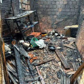 Fotos de Idoso morre carbonizado após incêndio em residência em Sarandi