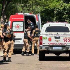 Suspeito de integrar quadrilha de roubo de caminhonete Hilux é baleado em confronto com a Polícia Militar em Sarandi Foto 7 Fotos de Suspeito de integrar quadrilha de roubo de caminhonete Hilux é baleado em confronto com a Polícia Militar em Sarandi