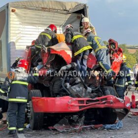 Motorista morre após grave acidente na BR-376 em Marialva Foto 7 Fotos de Motorista morre após grave acidente na BR-376 em Marialva