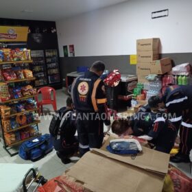 Jovem é socorrido após ser atingido por 8 tiros em lanchonete Foto 1 Fotos de Jovem é socorrido após ser atingido por 8 tiros em lanchonete