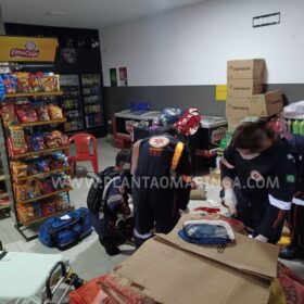 Jovem é socorrido após ser atingido por 8 tiros em lanchonete Foto 4 Fotos de Jovem é socorrido após ser atingido por 8 tiros em lanchonete