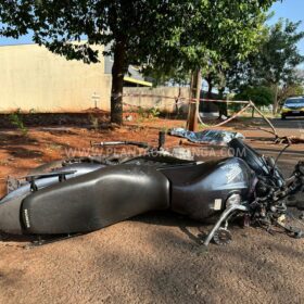 Jovem morre após bater moto contra poste em Maringá Foto 6 Fotos de Jovem morre após bater moto contra poste em Maringá
