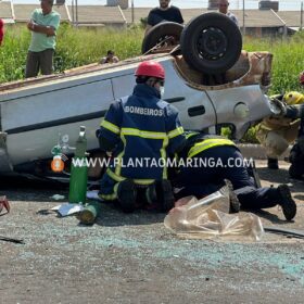 Motorista perde controle da direção, invade pista contrária e colide em carro e caminhões em Sarandi Foto 2 Fotos de Motorista perde controle da direção, invade pista contrária e colide em carro e caminhões em Sarandi