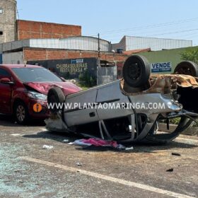 Motorista perde controle da direção, invade pista contrária e colide em carro e caminhões em Sarandi Foto 11 Fotos de Motorista perde controle da direção, invade pista contrária e colide em carro e caminhões em Sarandi