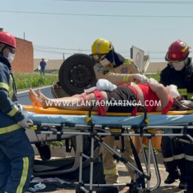 Motorista perde controle da direção, invade pista contrária e colide em carro e caminhões em Sarandi Foto 13 Fotos de Motorista perde controle da direção, invade pista contrária e colide em carro e caminhões em Sarandi