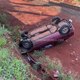 Motorista perde controle e carro despenca de barranco em Maringá Foto 3 Fotos de Motorista perde controle e carro despenca de barranco em Maringá